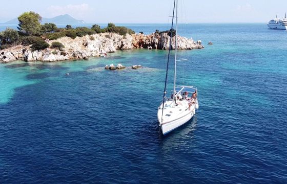 Sailboat Bavaria 42 13m