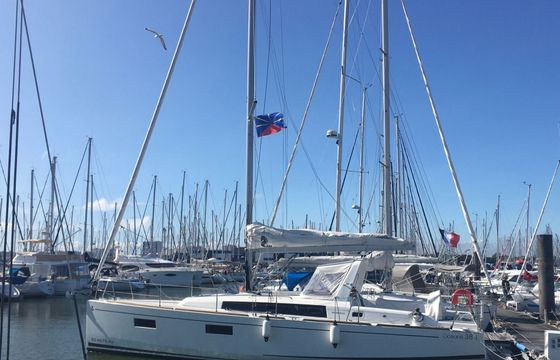 Sailboat Beneteau Oceanis 38.1 11.13m