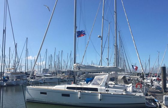 Sailboat Beneteau Oceanis 38.1 11.13m