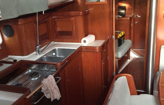 Sailboat BENETEAU 411 12.7m
