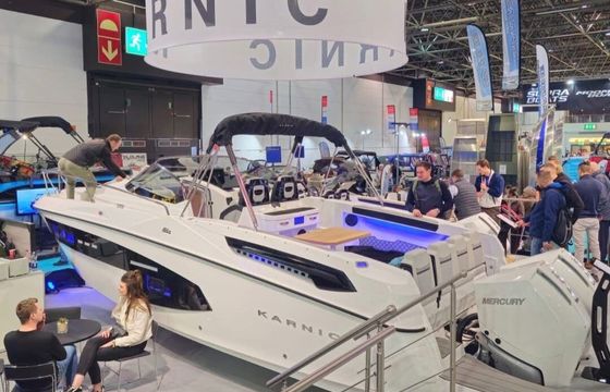 Motorboat KARNIC SL 902 400hp