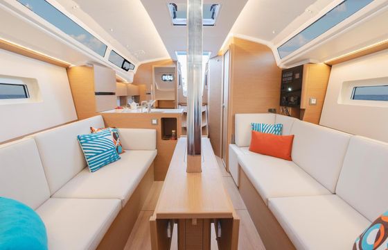 Sailboat Sun Odyssey 350 10m