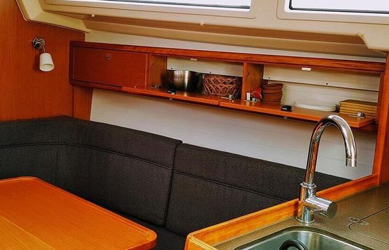 Sailboat Bavaria Bavaria Cruiser 33 9.99m