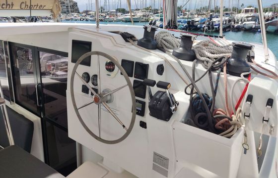 Catamaran Fountaine Pajot Lucia 40 with watermaker 11.73m