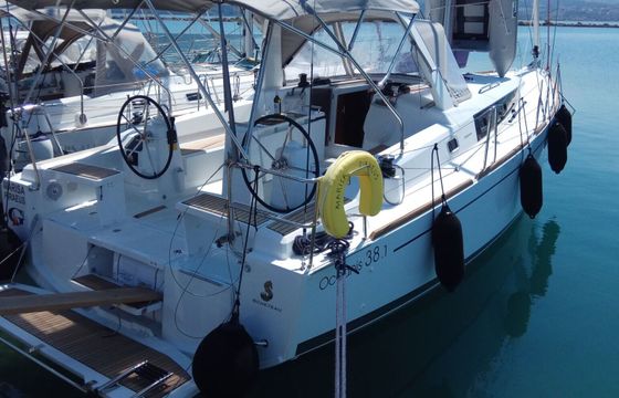 Sailboat BENETEAU OCEANIS 38.1 11.5m