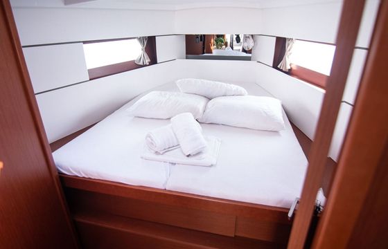Sailboat BENETEAU OCEANIS 38.1 11.5m