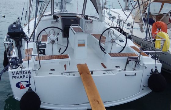 Sailboat BENETEAU OCEANIS 38.1 11.5m