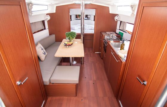 Sailboat BENETEAU OCEANIS 38.1 11.5m
