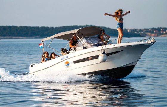 Motorboat Atlantic marine Sun cruiser 690 200hp