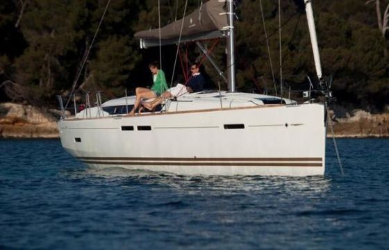 Sailboat Jeanneau Sun Odyssey 439 Performance 12.99m