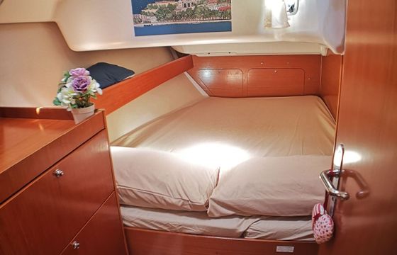Sailboat Beneteau Cyclades 39.3 11.7m