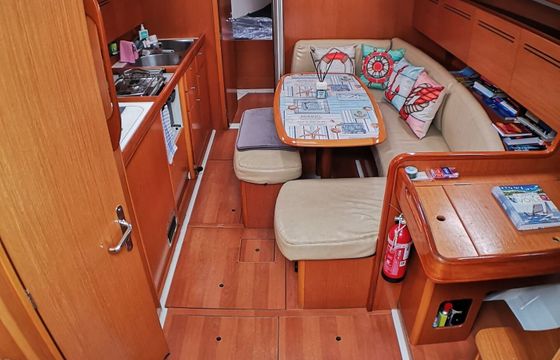 Sailboat Beneteau Cyclades 39.3 11.7m