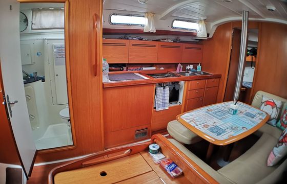Sailboat Beneteau Cyclades 39.3 11.7m