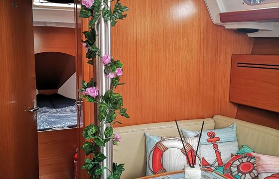 Sailboat Beneteau Cyclades 39.3 11.7m