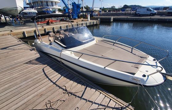 Motorboat QUICKSILVER 675 sundeck 150hp