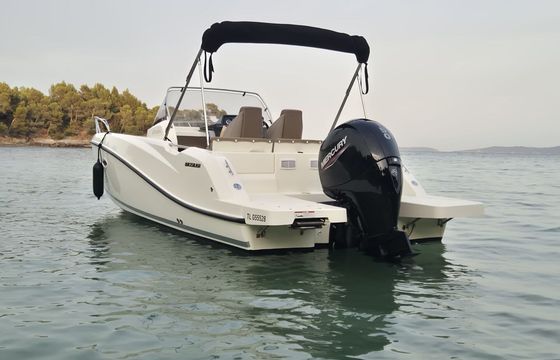 Motorboat QUICKSILVER 675 sundeck 150hp