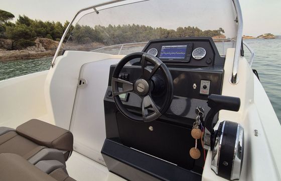Motorboat QUICKSILVER 675 sundeck 150hp