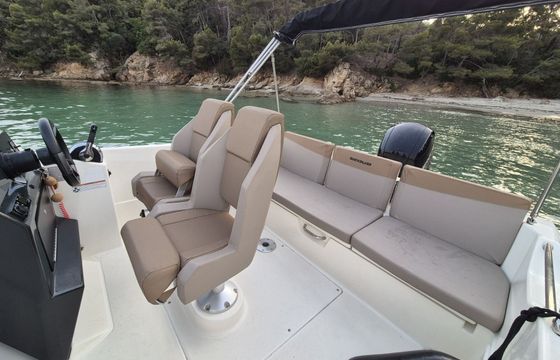 Motorboat QUICKSILVER 675 sundeck 150hp