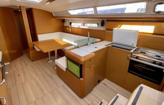 Sailboat Sun Odyssey 449 13.76m