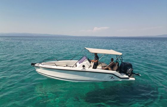 Motorboat Compass 7s 250hp