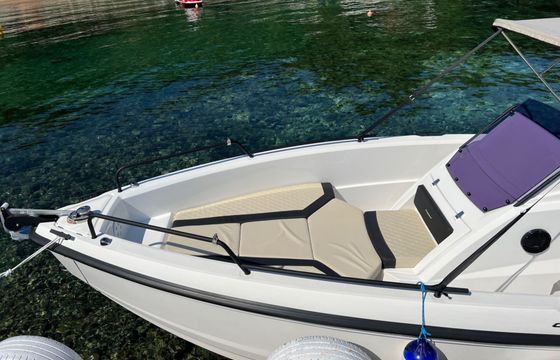 Motorboat Compass 7s 250hp