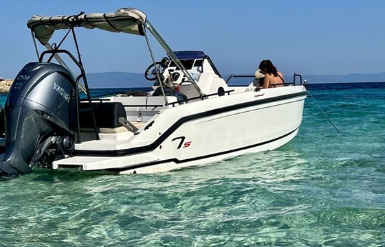 Motorboat Compass 7s 250hp