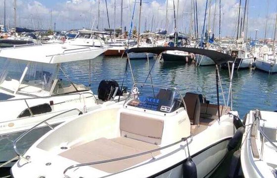 Motorboat Quicksilver Activ 555 Open 40hp