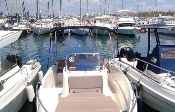 Motorboat Quicksilver Activ 555 Open 40hp