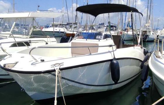 Motorboat Quicksilver Activ 555 Open 40hp