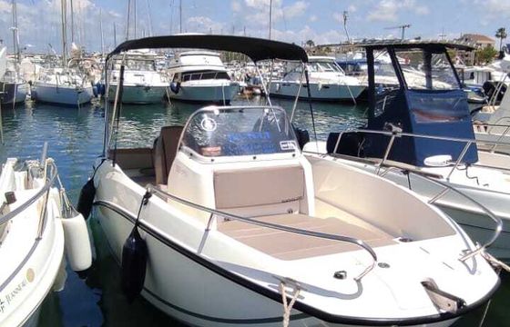 Motorboat Quicksilver Activ 555 Open 40hp