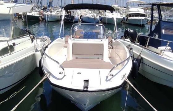 Motorboat Quicksilver Activ 555 Open 40hp