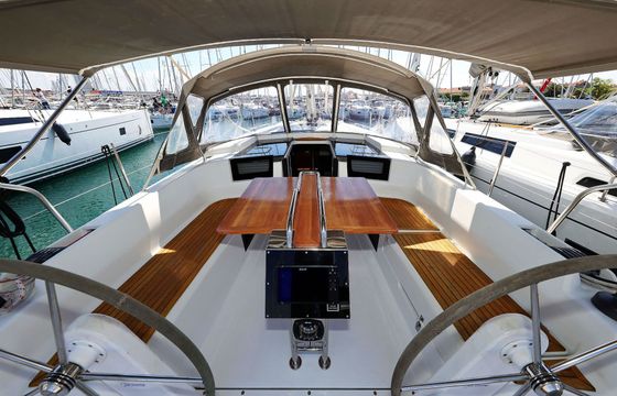 Sailboat Hanse Hanse 388 11.4m