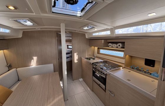 Sailboat Beneteau Oceanis 37.1 11.93m