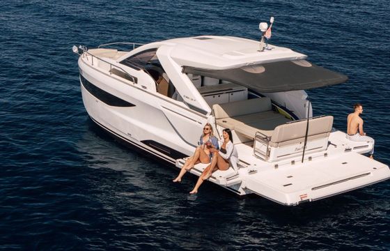 Motorboat Jeanneau DB/37 640hp