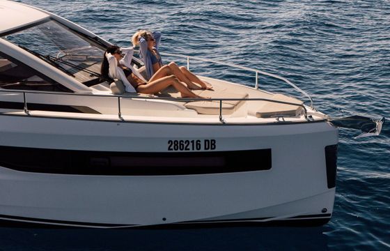 Motorboat Jeanneau DB/37 640hp