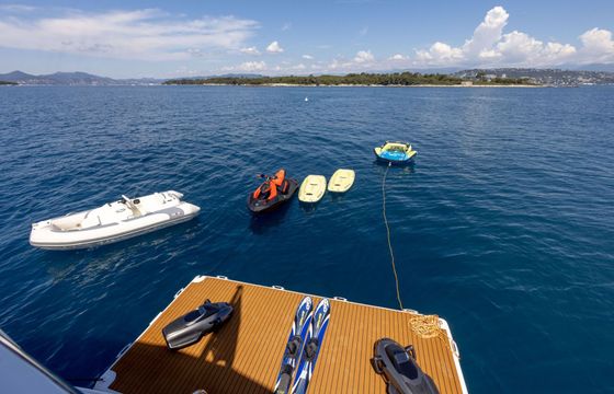 Motor yacht Cheoy Lee 35 2000hp