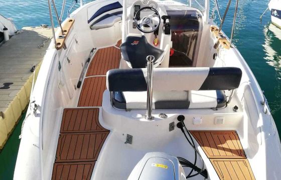 Motorboat Quicksilver 600 Commander 100hp