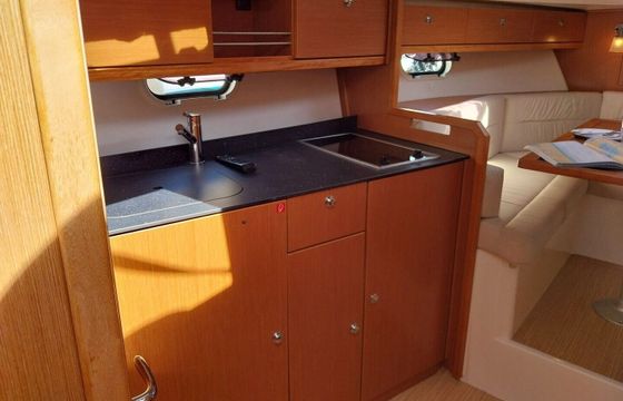 Motorboat Bavaria Bavaria 28 Sport 390hp