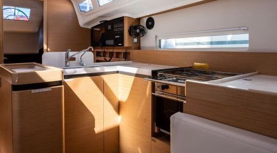 Sailboat Jeanneau Sun Odyssey 410 12m