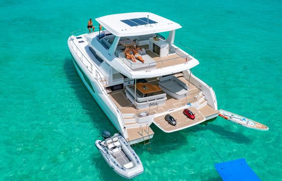 Motorboat Robertson &amp; Caine Leopard 53ft 740hp