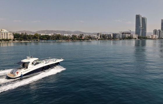 Motorboat Sea Ray sundancer 900hp
