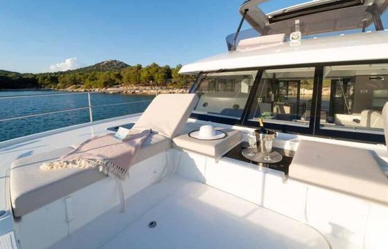 Motorboat Fountaine Pajot MY.6 960hp