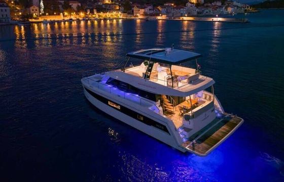 Motorboat Fountaine Pajot MY.6 960hp