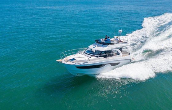 Motorboat Beneteau Antares 11 Fly 600hp