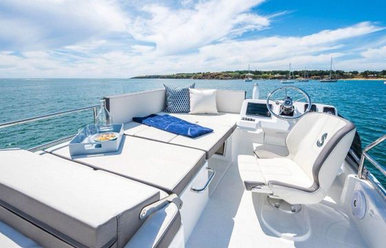 Motorboat Beneteau Antares 11 Fly 600hp