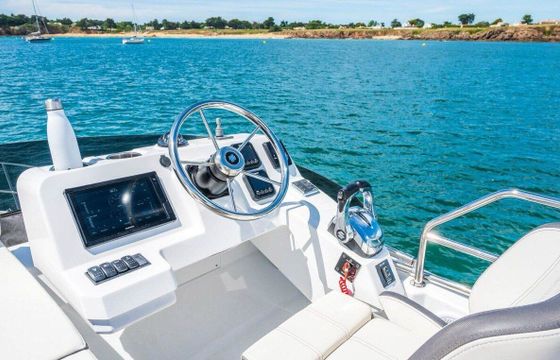 Motorboat Beneteau Antares 11 Fly 600hp