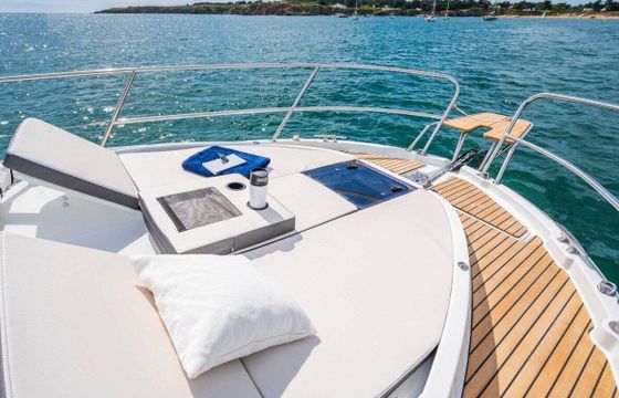Motorboat Beneteau Antares 11 Fly 600hp