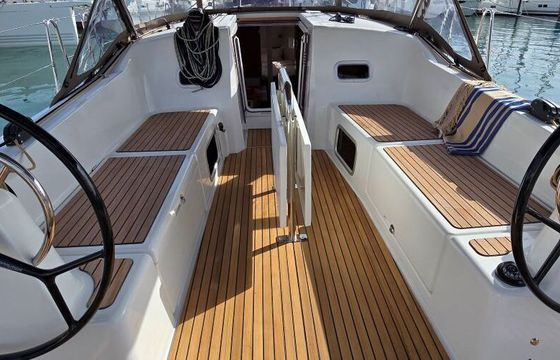 Sailboat Jeanneau Sun Odyssey 380 11m