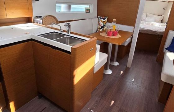 Sailboat Jeanneau Sun Odyssey 380 11m