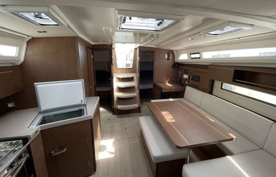 Sailboat BENETEAU Oceanis 40.1 12.2m